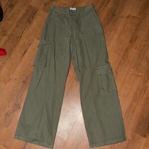 Pacing Size small; cargo pants